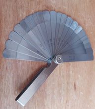 Cargar imagen en el visor de la galería, TC3369* Calibrador metálico 22 piezas Rango: 0.0015- 0.025". ToolCraFt