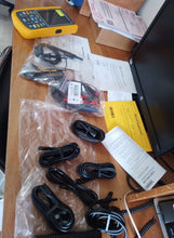 Cargar imagen en el visor de la galería, FLUJE-124B* Osciloscopio portátil ScopeMeter® 40 MHz 2 canales Fluke
